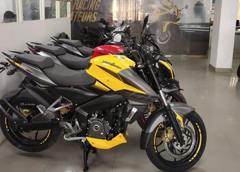 Akarsh-bajaj-Motorcycle-dealers-Patna-Bihar-3