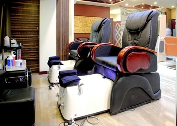 Akreations-hair-beyond-luxury-salon-Beauty-parlour-Bandra-mumbai-Maharashtra-2