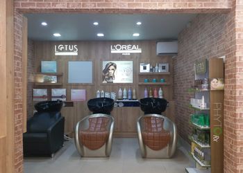 Anjums-salon-studio-Beauty-parlour-Sodepur-kolkata-West-bengal-3