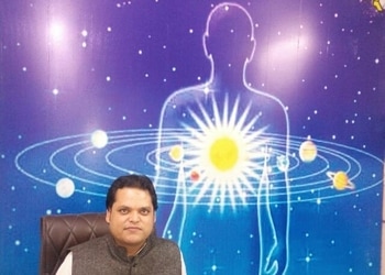 Astrologer-dr-shiv-trivedi-Palmists-Shastri-nagar-kanpur-Uttar-pradesh-2