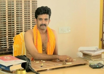 Astrologer-vasudevanunni-panicker-Palmists-Tripunithura-kochi-Kerala-1