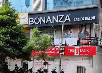 Bonanza-ladies-salon-Beauty-parlour-Mavdi-rajkot-Gujarat-1