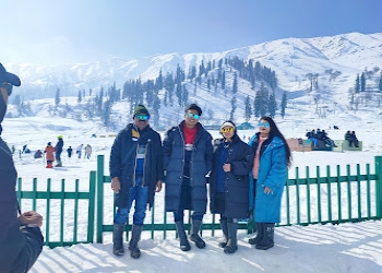 Breezy-travels-kashmir-Travel-agents-Srinagar-Jammu-and-kashmir-2