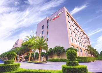 Courtyard-by-marriott-5-star-hotels-Agra-Uttar-pradesh-1