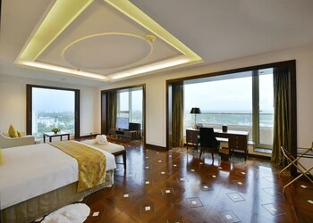 Crowne-plaza-5-star-hotels-Kochi-Kerala-2