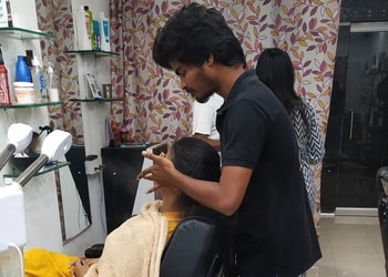 Cuts-colors-luxury-unisex-salon-Beauty-parlour-Warangal-Telangana-3