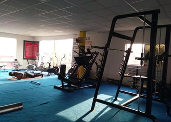 Cutsncurvez-unisex-gym-Gym-Golmuri-jamshedpur-Jharkhand-3