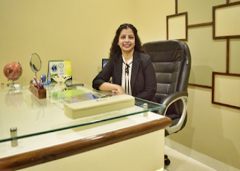 Dr-anupama-bisaria-mbbs-md-skin-hair-destination-Dermatologist-doctors-Noida-Uttar-pradesh-2