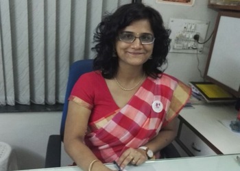 Dr-madhu-juneja-Gynecologist-doctors-Swargate-pune-Maharashtra-1