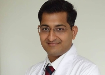 Dr-manish-gupta-Neurologist-doctors-Botanical-garden-noida-Uttar-pradesh-1