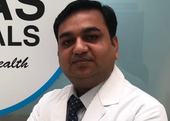 Dr-manish-singla-Urologist-doctors-Sector-35-chandigarh-Chandigarh-1