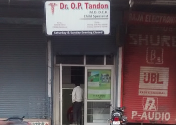 Dr-op-tandan-child-and-adult-vaccination-center-Child-specialist-pediatrician-Charbagh-lucknow-Uttar-pradesh-1