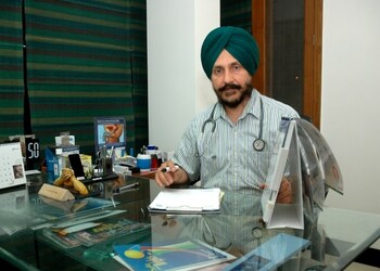 Dr-parminder-singh-Diabetologist-doctors-Civil-lines-ludhiana-Punjab-1