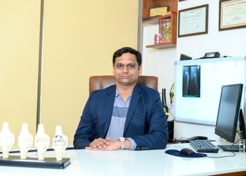 Dr-pratik-shah-Orthopedic-surgeons-Shahibaug-ahmedabad-Gujarat-1