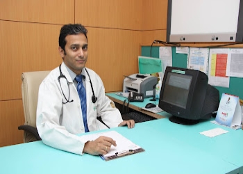 Dr-s-bhattacharya-dm-endocrinology-md-medicine-Diabetologist-doctors-Noida-Uttar-pradesh-2