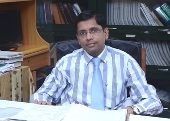 Dr-sandeep-kulkarni-Gastroenterologists-Deccan-gymkhana-pune-Maharashtra-1