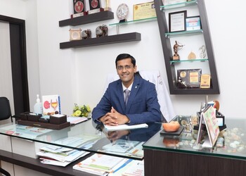 Dr-saurabh-sudhir-chipde-Urologist-doctors-Geeta-bhawan-indore-Madhya-pradesh-1