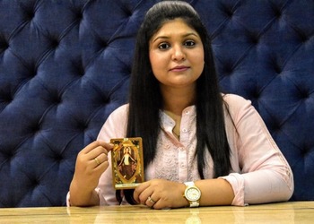 Dr-shefali-gupta-Tarot-card-reader-Gandhibagh-nagpur-Maharashtra-1