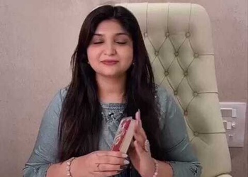 Dr-shefali-gupta-Tarot-card-reader-Lakadganj-nagpur-Maharashtra-2