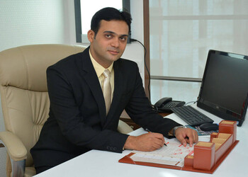 Dr-yogesh-harwani-Gastroenterologists-Ambawadi-ahmedabad-Gujarat-1