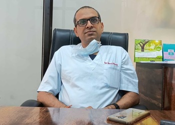 Dr-yogesh-tiwari-Cancer-specialists-oncologists-Gorakhpur-jabalpur-Madhya-pradesh-1