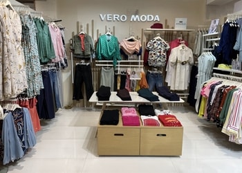 Dressland-Clothing-stores-Sigra-varanasi-Uttar-pradesh-2