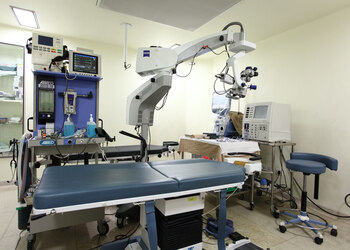 Eye7-chaudhary-eye-centre-Eye-hospitals-New-delhi-Delhi-3