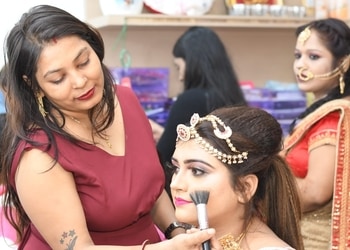 Fair-glow-professional-salon-Bridal-makeup-artist-Purnia-Bihar-1