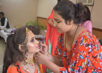 Faridas-makeup-studio-Makeup-artist-Shivaji-nagar-pune-Maharashtra-2