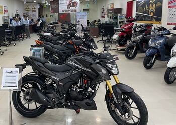 Ganpati-honda-Motorcycle-dealers-Sector-31-gurugram-Haryana-3