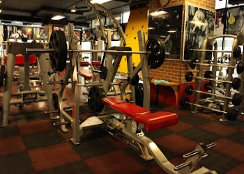 Golds-gym-aundh-Gym-Pune-Maharashtra-1