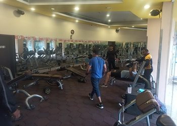 Golds-gym-Gym-Pune-Maharashtra-3