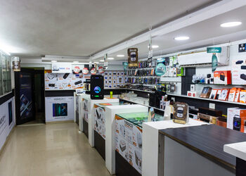 Hiral-mobile-Mobile-stores-Majura-gate-surat-Gujarat-2