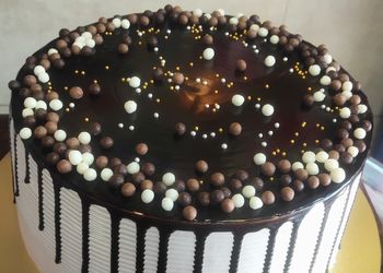 Honeybeee-cake-shop-Cake-shops-Vadodara-Gujarat-3