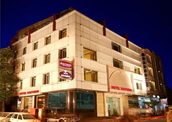 Hotel-southern-3-star-hotels-New-delhi-Delhi-1