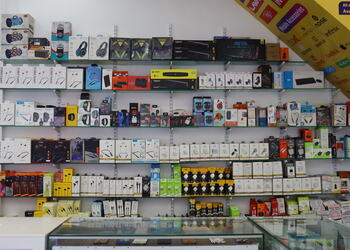 Huma-gifts-multibrand-mobile-showroom-Mobile-stores-Kurduwadi-solapur-Maharashtra-3