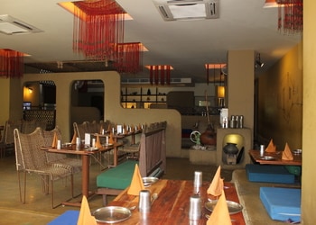 Jassi-de-parathe-Pure-vegetarian-restaurants-Ahmedabad-Gujarat-2