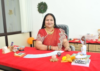 Krystal-tarot-house-Online-astrologer-Kasaba-bawada-kolhapur-Maharashtra-1