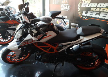 Ktm-husqvarna-Motorcycle-dealers-Model-town-karnal-Haryana-2