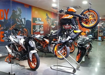 Ktm-six-mile-Motorcycle-dealers-Beltola-guwahati-Assam-3