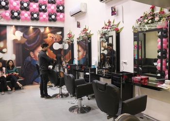 Lakm-salon-for-him-and-her-Beauty-parlour-Nagpur-Maharashtra-2