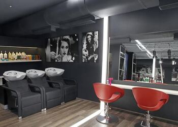 Lakme-salon-Beauty-parlour-Ahmednagar-Maharashtra-1