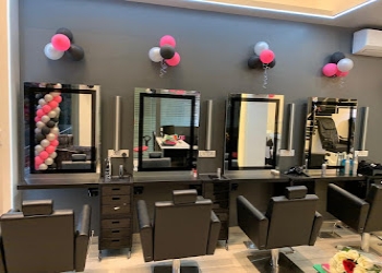 Lakme-salon-Beauty-parlour-Pune-Maharashtra-2