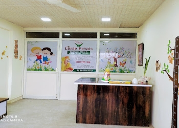 Little-petals-childrens-clinic-vaccination-centre-Child-specialist-pediatrician-Bhosari-pune-Maharashtra-1