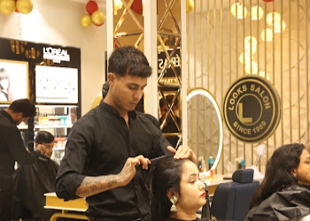 Looks-salon-Beauty-parlour-Sector-50-noida-Uttar-pradesh-2