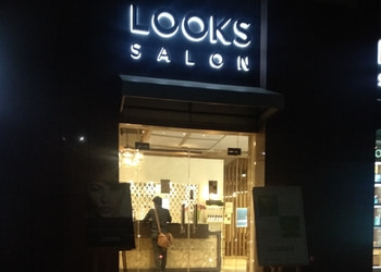 Looks-salon-Beauty-parlour-Sector-54-gurugram-Haryana-1