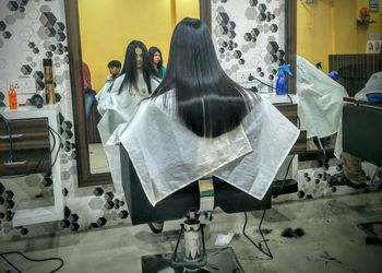 Looks-unisex-parlour-Beauty-parlour-Shantipur-West-bengal-1