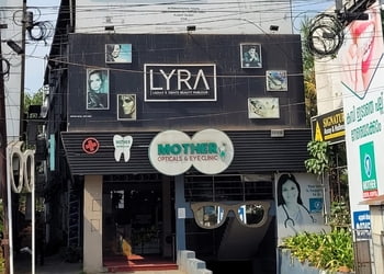 Lyra-salon-Beauty-parlour-Poothole-thrissur-trichur-Kerala-1