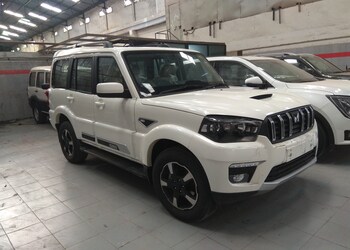 Mahindra-united-automobiles-Car-dealer-Faridabad-Haryana-2