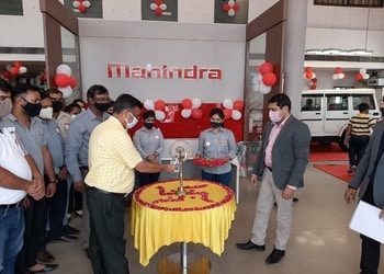 Mahindra-vineet-automobiles-Car-dealer-Aligarh-Uttar-pradesh-2